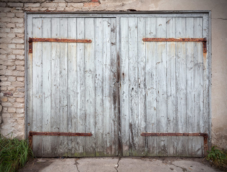 WALL31 Ancient Barn Doors