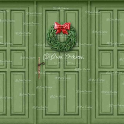 C85 Wreath on Green Christmas Door